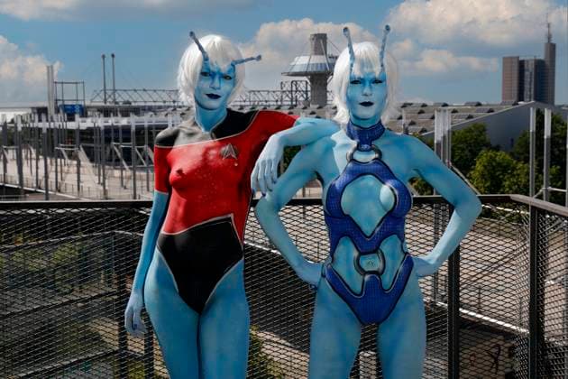 From the COLOR BODY Calendar 2024 Geek Art Bodypainting and Transformaking Star Trek Photoshooting with RenÃ e Claire Meinhold and Julia as Andorians at the Expo Plaza in Hannover A project of the photographer Tschiponnique Skupin and the Bodypainter and Transformaker Enrico Lein Foto:xT.xSkupinx xFuturexImagex farbkoerper_kalender_3001