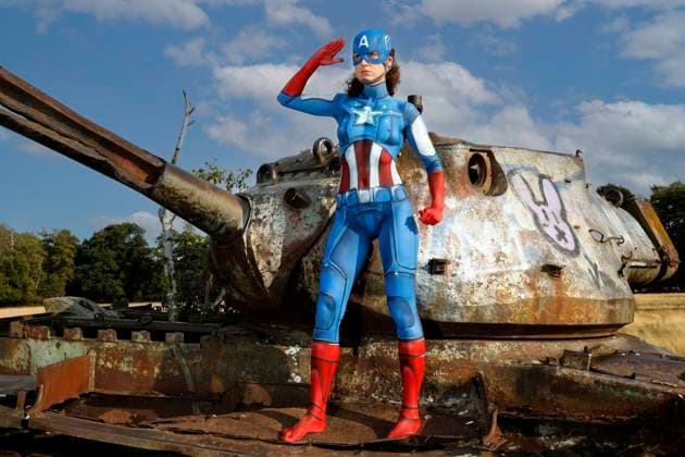From the FARBKÖRPER calendar 2024 Geek Art Bodypainting and Transformaking Captain America Photoshooting with Lena on a military training area in Langenhagen A project of the photographer Tschiponnique Skupin and the Bodypainter and Transformaker Enrico Lein Foto:xT.xSkupinx xFuturexImagex farbkoerper_kalender_3004