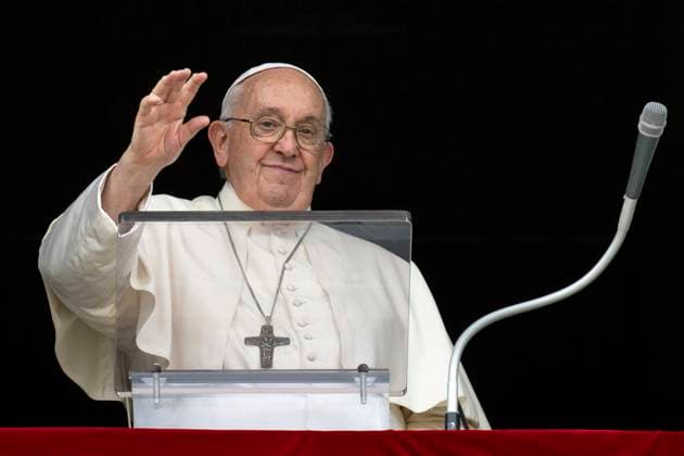 Italy, Rome, Vatican, 2023 11 1. Pope Francis delivers his blessing to the faithful during the Angelus prayer at St Peter s square in the Vatican. Photograph by VATICAN MEDIA Catholic Press Photo  Copyright: xVATICANxMEDIAx xipa-agency.netx xVaticanxMediax IPA_Agency_IPA41351235