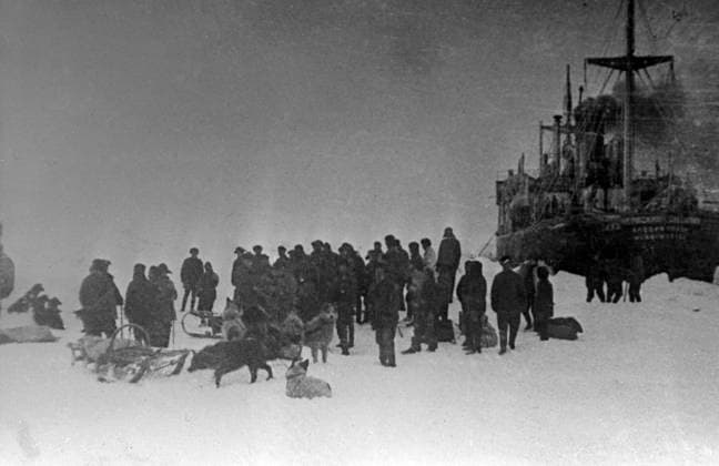 Chelyuskin steamship 5655384 05.03.1934 Members of the expedition aboard the Chelyuskin steamship which was trapped in polar ice prepare for evacuation to the mainland (the finale of the rescue operation of April 13, 1934). RIA Novosti Russia  Copyright: xRIAxNovostix