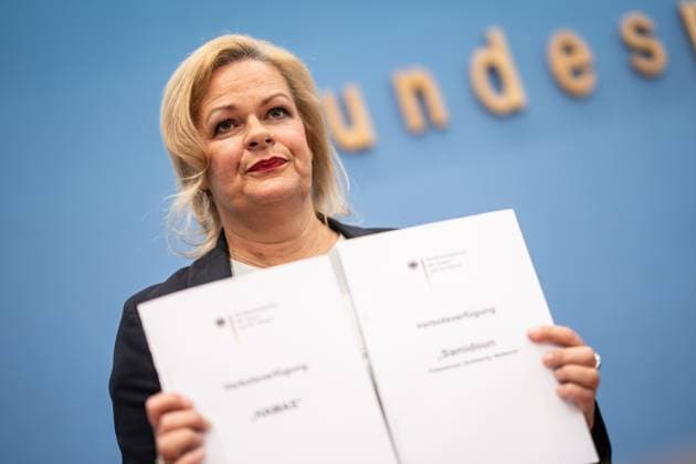 News Themen der Woche KW44 News Bilder des Tages Bundespressekonferenz in Berlin - Vorstellung BSI-Lagebericht 2023 - Bundesamt für Sicherheit in der Informationstechnik - Nancy Faeser, Bundesministerin des Innern und für Heimat - Die Innenministerin präsentiert die Verbotsverfügungen zum Verbot von Hamas und Samidoun in Deutschland;Bundespressekonferenz in Berlin - Vorstellung BSI-Lagebericht 2023 - Bundesamt für Sicherheit in der Informationstechnik - Nancy Faeser, Bundesministerin des Innern und für Heimat - Die Innenministerin präsentiert die Verbotsverfügungen zum Verbot von, Berlin Berlin Deutschland Haus der Bundespressekonferenz *** Federal Press Conference in Berlin Presentation BSI Situation Report 2023 Federal Office for Information Security Nancy Faeser, Federal Minist