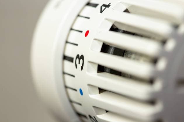 Nahaufnahme von einem Heizkörper-Thermostat *** Close up of a radiator thermostat Copyright: xx