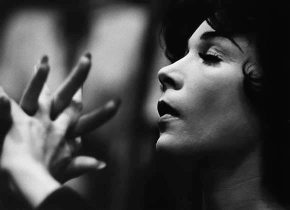 Film Irma La Douce Actress Shirley MacLaine in a scene of the film Hollywood, CA USA  Copyright: xLeoxFuchsx 0230 Shirley MacLaine (Irma La Douce) HANDS new