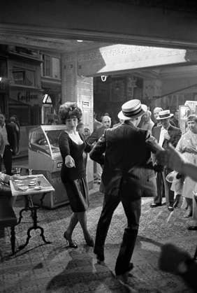 Film Irma La Douce Actors Jack Lemmon and Shirley MacLaine in a scene of the film Hollywood, CA USA  Copyright: xLeoxFuchsx 0735 Jack Lemmon Shirley MacLaine (Irma La Douce) DANCING 4 SET