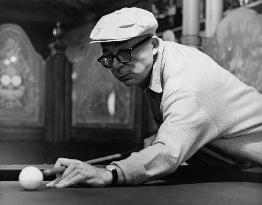 Film Irma La Douce Director Billy Wilder plays pool at the set of the film Hollywood, CA USA  Copyright: xLeoxFuchsx 1257 Billy Wilder (Irma la Douce) 5497_0068