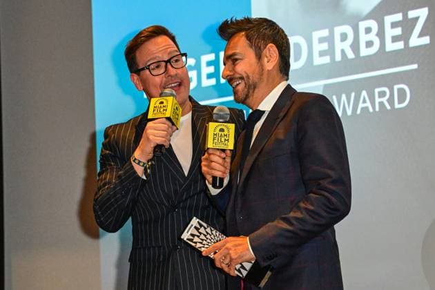Venezuelan television host Raúl González (l) speaks with Mexican actor Eugenio Derbez (d) before presenting him with the GEMS Impact award during the inauguration of the tenth edition of the GEMS film festival, one of the two annual events of the Film Festival from Miami (MFF), at the Koubek Center in Miami, Florida, United States, 02 November 2023. The GEMS film festival in Miami opened with the feature film Radical , starring the Mexican Eugenio Derbez, who received the GEMS Impact award at this annual event of the seventh art, which takes place this year from November 2 to 5. GEMS Festival in Miami opens with Radical and awards its protagonist Eugenio Derbez !ACHTUNG: NUR REDAKTIONELLE NUTZUNG!  Copyright: xGiorgioxVierax USA218 20231103-55012228683_1