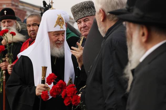Russia Putin Unity Day 8549320 04.11.2023 Patriarch Kirill of Moscow and all Russia talks to religious leaders before a flower-laying ceremony at the monument to Citizen Kuzma Minin and Prince Dmitry Pozharsky on the National Unity Day in Red Square, in Moscow, Russia. Mikhail Metzel POOL Moscow Russia  Copyright: xMikhailxMetzelx