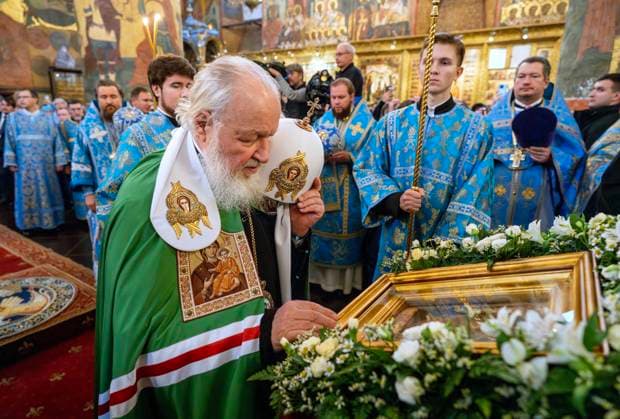 Russia Religion Patriarch 8549410 04.11.2023 In this handout photo released by Russian Orthodox Patriarch s press office, Patriarch Kirill of Moscow and All Russia stands by the Our Lady of Kazan icon that had been considered lost for over a century during a service at the Assumption Cathedral in Red Square on the feast day of the icon in Moscow, Russia. Editorial use only, no archive, no commercial use. Igor Palkin Russian Orthodox Patriarch s press office Moscow Russia  Copyright: xIgorxPalkinx