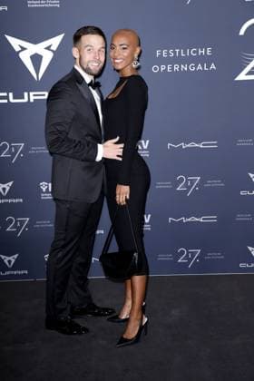 Entertainment Themen der Woche KW44 Entertainment Bilder des Tages Jan Hoffmann und Sharon Battiste bei der 27. Festlichen Operngala fuer die Aids-Stiftung am 4.11.2023 in Berlin Festliche Operngala 2023 fuer die AIDS Stiftung in Berlin *** Jan Hoffmann and Sharon Battiste at the 27 Festive Opera Gala for the AIDS Foundation on 4 11 2023 in Berlin Festive Opera Gala 2023 for the AIDS Foundation in Berlin 