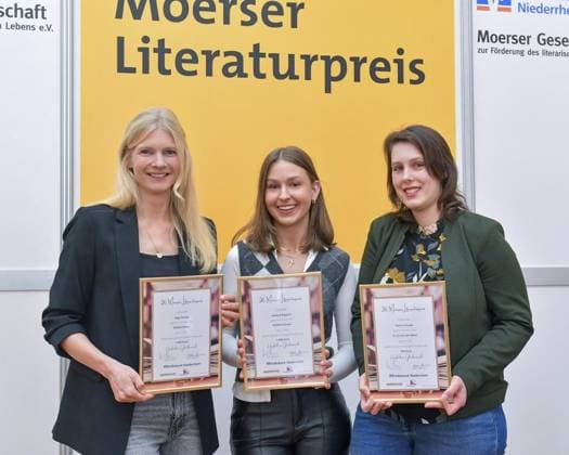 <p>Am 05.11.2023 wurde in Moers der Literaturpreis verliehen. Preisträger sind : vlnr 1. Preis: Inga Hanka; 2.Preis: Helena Ritgens; 3. Preis Katrin Kluwe; Deutschland Nordrhein Westfalen Moers Copyright: RüdigerxBechhaus