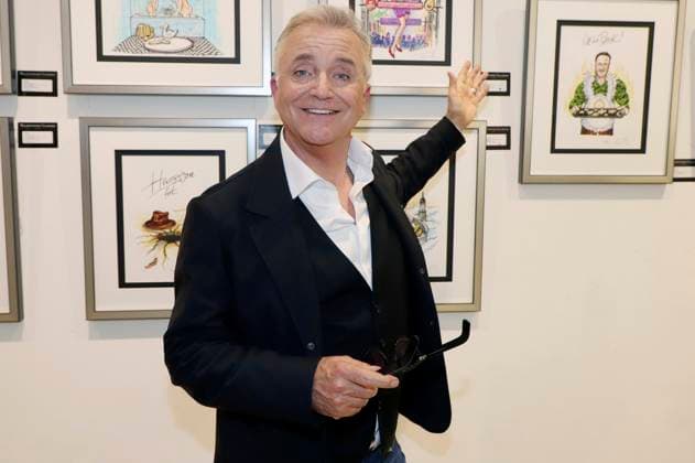Entertainment Bilder des Tages Jörg Knör mit seiner Ausstellung und seinem Auftritt in der Europapassage Hamburg. Hamburg, 05.11.2023 *** Jörg Knör with his exhibition and his appearance in the Europapassage Hamburg Hamburg, 05 11 2023 Foto:xgbrcix xFuturexImagex knoer_3103