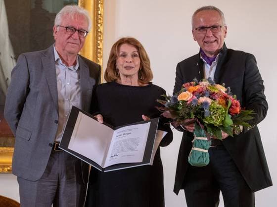 Bilder des Jahres 2023, Entertainment 11 November Entertainment Themen der Woche KW44 Entertainment Bilder des Tages Gerd ANTHOFF, Schauspieler und Laudator, Senta BERGER, Schauspielerin und Preistraegerin und Udo HAHN, Akademiedirektor. Verleihung Toleranzpreis, 5.11.2023. Verleihung des TOLERANZPREISES der Evangelischen Akademie Tutzing an S E N T A B E R G E R in Tutzing, E V A N G E L I S CH E A K A D E M I E T U T Z I N G, Deutschland. Quelle Copyright Credit : Oryk HAIST *** Gerd ANTHOFF, actor and laudator, Senta BERGER, actress and award winner and Udo HAHN, Academy Director Tolerance Award Ceremony, 5 11 2023 Presentation of the TOLERANCE AWARD of the Protestant Academy Tutzing to S E N T A B E R G E R in Tutzing, E V A N G E L I S CH E A C A D E M I E T U T Z I N G, Germany Source Copyright Credit Oryk HAIST xEAT-TOLERANZPREISx