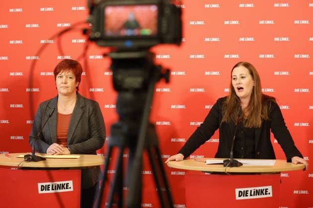 News Themen der Woche KW45 News Bilder des Tages Susanne Ferschl, arbeitspolitischen Sprecherin der Fraktion DIE LINKE im Bundestag, Janine Wissler, Vorsitzende der Partei DIE LINKE, Deutschland, Berlin, DIE LINKE, Pressekonferenz zu aktuellen politischen Themen *** Susanne Ferschl, labor policy spokeswoman of the DIE LINKE parliamentary group in the Bundestag, Janine Wissler, Chairwoman of the DIE LINKE party, Germany, Berlin, DIE LINKE, Press conference on current political issues