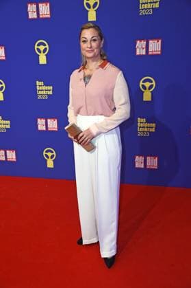Lina van de Mars AWARD THE GOLDEN STEERING WHEEL 2023 at the Axel Springer Tower in Berlin on 07 11 2023