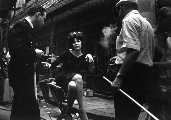 Film Irma La Douce Director Billy Wilder with actors Jack Lemmon and Shirley MacLaine at the set of the film Hollywood, CA USA  Copyright: xLeoxFuchsx R0198-MacLaine-Lemmon-Wilder-ILD