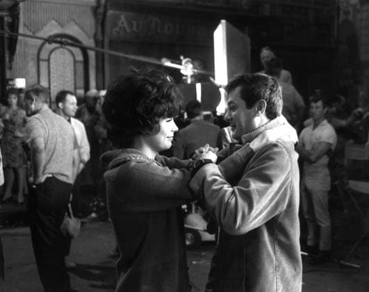 Film Irma La Douce Actor Tony Curtis with actress Shirley MacLaine while visiting the set Hollywood, CA USA  Copyright: xLeoxFuchsx R0201-MacLaine-Curtis-ILD