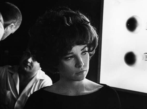 Film Irma La Douce Actress Shirley MacLaine at the set of the film Hollywood, CA USA  Copyright: xLeoxFuchsx R0205-MacLaine-ILD