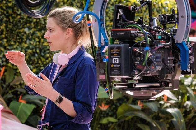 RECORD DATE NOT STATED BARBIE, director Greta Gerwig, on set, 2023. ph: Jaap Buitendijk Warner Bos. Courtesy Everett Collection PUBLICATIONXNOTxINxCANxCHNxFRAxITAxJPNxNORxPOLxRUSxESPxUKxUSA