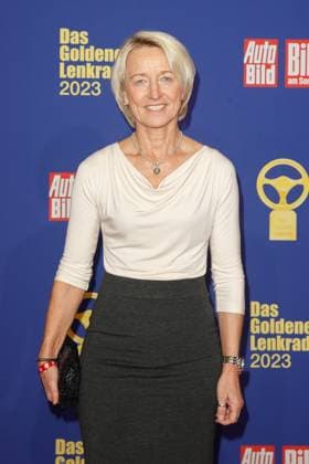 The Golden Steering Wheel 2023 Isolde Holderied at the award ceremony of the Golden Steering Wheel 2023 at the Axel Springer Tower on 07 11 2023 in Berlin Copyright: xEventpressxKochanx