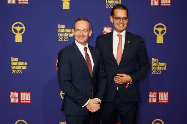 The Golden Steering Wheel 2023 Volker Wissing and Claudius Senst at the Golden Steering Wheel 2023 award ceremony at the Axel Springer Tower on 07 11 2023 in Berlin Copyright: xEventpressxKochanx