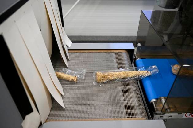 The first harvest of Czech horseradish from newly planted fields in Hostin u Vojkovic in the Melnik district, Central Bohemian Region, after more than 30 years, November 8, 2023. (CTKxPhoto OndrejxDeml) CTKPhotoP2023110804043  CTKPhotoP2023110804043