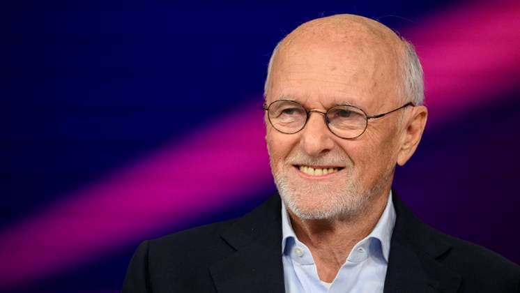 Dirk Rossmann - Unternehmer und Autor, maischberger, Polittalk, TV, Format, mit Moderatorin - Sandra Maischberger, Das Erste, 08.11. 2023, Foto: HMB Media Julien Becker *** Dirk Rossmann entrepreneur and author, maischberger, Polittalk, TV, format, with presenter Sandra Maischberger, Das Erste, 08 11 2023, Photo HMB Media Julien Becker Copyright: HMBxMedia JulienxBecker