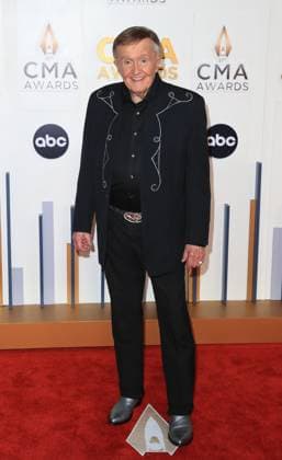 The 2023 CMA Awards at Bridgestone Arena Featuring: Bill Anderson Where: Nashville, Tennessee, United States When: 09 Nov 2023 Credit: Judy Eddy Cover Images EDITORIAL USE ONLY. NOT FOR USE BY NEWSPAPERS BASED IN THE UK. Copyright: xJudyxEddyx 53195154