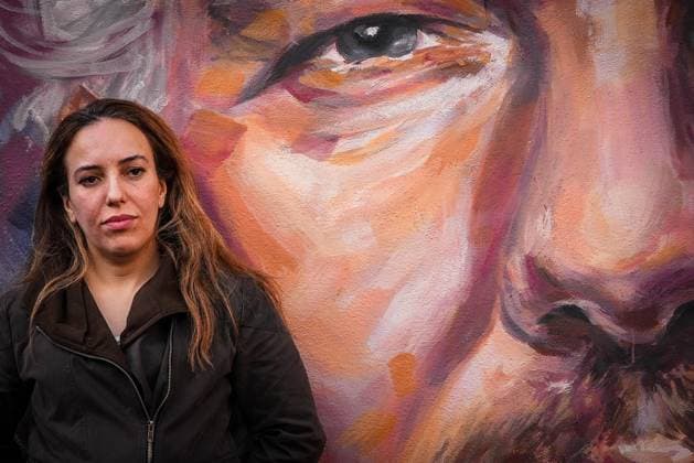 Bilder des Jahres 2023, News 11 November News Themen der Woche KW45 News Bilder des Tages November 10, 2023, SCAMPIA (NAPLES, ITALY: Stella Moris, moglie del giornalista australiano fondatore di Wiki Leaks Julian Assange, inaugura a Scampia un murales realizzato da Trisha Palma, Napoli, 10 Novembre 2023. ANSA CESARE ABBATE..Stella Moris, wife of the Australian journalist founder of Wiki Leaks Julian Assange, inaugurates a mural created by Trisha Palma in Scampia, Naples, 10 November 2023. ANSA CESARE ABBATE SCAMPIA (NAPLES) ITALY  - ZUMAa110 20231110_zaf_a110_001 Copyright: xCesarexAbbatex