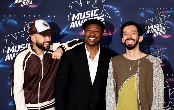 Photocall de la 25eme cÃ rÃ monie des NRJ Music Awards (NMA) au palais des Festivals et des Congres de Cannes MC Solaar (Claude MC, Claude M Baral) entre Bigflo et Oli (Florian et Olivio Ordonez) au photocall de la 25eme cÃ rÃ monie des NRJ Music Awards (NMA) au palais des Festivals et des Congres de Cannes, France, le 10 novembre 2023. Dominique Jacovides Bestimage Celebs attend the 25th NRJ Music Awards - Red Carpet arrivals at Palais des Festivals in Cannes, France, on November 10, 2023. Cannes France  Copyright: xDOMINIQUExJACOVIDESx xBESTIMAGExDOMINIQUExJACOVIDESx xBESTIMAGEx