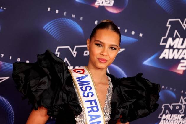 Photocall de la 25eme cÃ rÃ monie des NRJ Music Awards (NMA) au palais des Festivals et des Congres de Cannes Indira Ampiot, Miss France 2023 au photocall de la 25eme cÃ rÃ monie des NRJ Music Awards (NMA) au palais des Festivals et des Congres de Cannes, France, le 10 novembre 2023. Dominique Jacovides Bestimage Celebs attend the 25th NRJ Music Awards - Red Carpet arrivals at Palais des Festivals in Cannes, France, on November 10, 2023. Cannes France  Copyright: xDOMINIQUExJACOVIDESx xBESTIMAGExDOMINIQUExJACOVIDESx xBESTIMAGEx