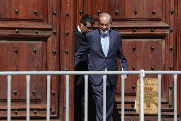 Businessman Carlos Slim Helu Held A Meeting with Mexican President Lopez Obrador November 8, 2023, Mexico City, Mexico: Businessman Carlos Slim Helu is seen leaving the National Palace after meeting with the President of Mexico, Andres Manuel Lopez Obrador, to discuss the situation in Acapulco. on November 8, 2023 in Mexico City, Mexico. (Photo by Ismael Rosas Eyepix Group) Copyright: xIsmaelxRosas xEyepixxGroupx IR_08112023_104390