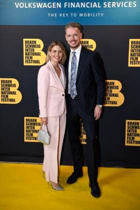 Tatjana Biallas with companion at the award ceremony of the 37 Braunschweig International Film Festival in the Great House of the Braunschweig State Theater Braunschweig, 11 11 2023 Foto:xC.xNiehausx xFuturexImagex biff_3101