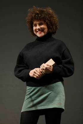 Angela Ottobah with Kinama Award at the award ceremony of the 37 Braunschweig International Film Festival in the Great House of the Braunschweig State Theater Braunschweig, 11 11 2023 Foto:xC.xNiehausx xFuturexImagex biff_3123