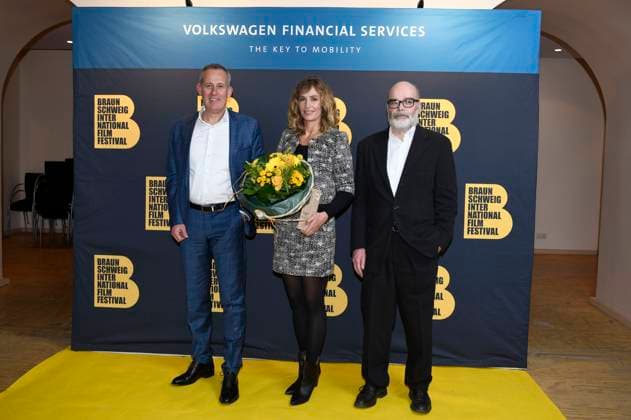 Anthony Bandmann, Cecile de France and Michael Ranze at the award ceremony of the 37 Braunschweig International Film Festival in the main auditorium of the Braunschweig State Theater Braunschweig, 11 11 2023 Foto:xC.xNiehausx xFuturexImagex biff_3137