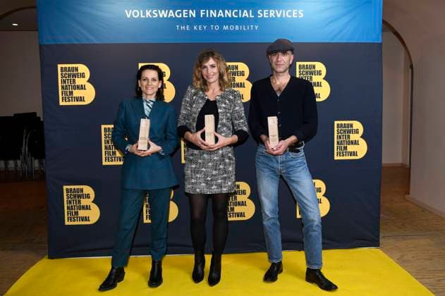 Veerle Baetens with the Heinrich Audience Award and the Volkswagen Financial Services Film Award for Best Film Cecile de France with the Europa as European Acting Award at the award ceremony of the 37 Braunschweig International Film Festival in the main auditorium of the Braunschweig State Theater Braunschweig, 11 11 2023 Foto:xC.xNiehausx xFuturexImagex biff_3138