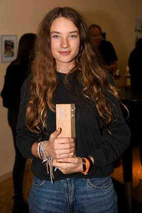 Eline Doenst with the Braunschweig Film Award for Best Newcomer at the awards ceremony of the 37 Braunschweig International Film Festival in the main auditorium of the Braunschweig State Theater Braunschweig, 11 11 2023 Foto:xC.xNiehausx xFuturexImagex biff_3145