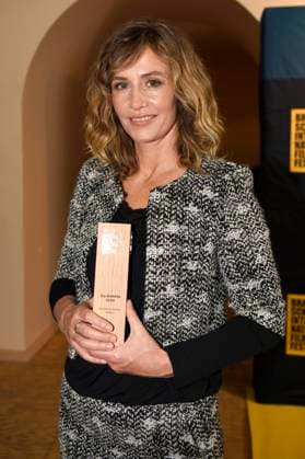 Cecile de France with the Europa as European Acting Award at the award ceremony of the 37 Braunschweig International Film Festival in the Great House of the Braunschweig State Theater Braunschweig, 11 11 2023 Foto:xC.xNiehausx xFuturexImagex biff_3149