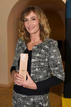 Cecile de France with the Europa as European Acting Award at the award ceremony of the 37 Braunschweig International Film Festival in the Great House of the Braunschweig State Theater Braunschweig, 11 11 2023 Foto:xC.xNiehausx xFuturexImagex biff_3150