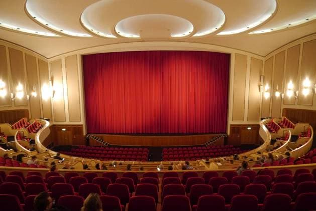 Feature Cinema Lichtburg in Essen 10 22 thg The Essen Cinema LICHTBURG in October 2022 Germany german german cinema movie theater hall cinema auditorium rows of seats balcony gallery tier stalls curtain screen german cinema landscape inside