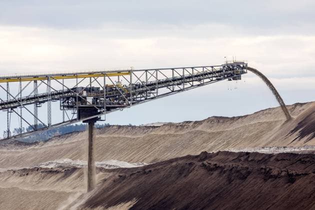 Braunkohletagebau Jaenschwalde DEU Deutschland Brandenburg Jaenschwalde, 10.11.2023, Tagebau Jaenschwalde (LEAG) im lausitzer Revier, Blick in den Tagebau mit Abraumfoerderbruecke F60. Der Kohleabbau im Braunkohletagebau Jaenschwalde wird voraussichtlich Ende des Jahres 2023 eingestellt und der Tagebau geschlossen. *** Jaenschwalde opencast lignite mine DEU Germany Brandenburg Jaenschwalde, 10 11 2023, Jaenschwalde LEAG opencast mine in the Lausitz mining district, view into the opencast mine with overburden conveyor bridge F60 Coal mining in the Jaenschwalde opencast lignite mine is expected to cease at the end of 2023 and the opencast mine will be closed AF_Tgb_Jaenschwalde_86002.jpeg