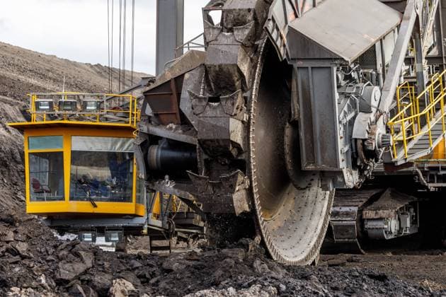 Braunkohletagebau Jaenschwalde DEU Deutschland Brandenburg Jaenschwalde, 10.11.2023, Tagebau Jaenschwalde (LEAG) im lausitzer Revier, ein Schaufelradbagger foerdert Braunkohle in der Kohlegrube. Der Kohleabbau im Braunkohletagebau Jaenschwalde wird voraussichtlich Ende des Jahres 2023 eingestellt und der Tagebau geschlossen. *** Jaenschwalde opencast lignite mine DEU Germany Brandenburg Jaenschwalde, 10 11 2023, Jaenschwalde opencast mine LEAG in the Lausitz mining area, a bucket wheel excavator conveys lignite in the coal pit Coal mining in the Jaenschwalde opencast lignite mine is expected to cease at the end of 2023 and the opencast mine will be closed AF_Tgb_Jaenschwalde_86202.jpeg
