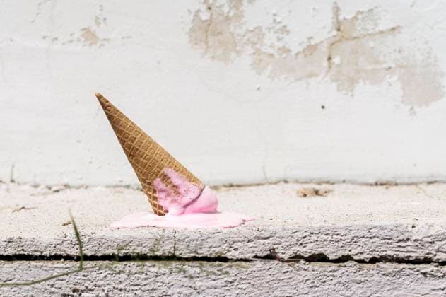  Vorderansicht Eiscreme Wurfstraße *** Front view Ice cream Litter lane Copyright: imageBROKER/OleksandrxLatkun ibxole09813176.jpg
