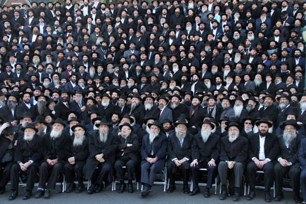 Bilder des Jahres 2023, News 11 November News Themen der Woche KW45 News Bilder des Tages November 12, 2023, New York, New York, USA: Brooklyn New York. . November 12 , 6,500 Chabad-Lubavitch Hasidic rabbinic emissaries from more than 100 countries and territories posed for their annual group photo outside Chabad-Lubavitch Worldwide HQ Ã¢â‚¬ 770 Eastern Parkway, Crown Heights, Brooklyn, N.Y..The rabbis came from as far away as Tasmania and Rwanda, gathering in New YorkÃ¢â‚¬where Chabad is based.Pose for Iconic Photo,.Part of IntÃ¢â‚¬â ¢l Chabad-Lubavitch Conference Amid Israel .War and Global Spike in Antisemitism New York USA - ZUMAct2_ 20231112_faf_ct2_069 Copyright: xBrucexCotlerx