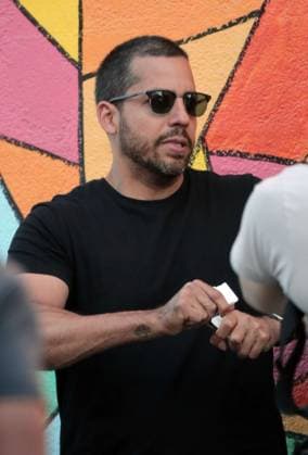 EXCLUSIVE: David Blaine is back to his old tricks in LA 149891, EXCLUSIVE: David Blaine is back to his old tricks in LA. The magician was going back to his roots and performing street magic on the streets of Venice Beach. His audience was mostly female. Los Angeles, California - Saturday March 26, 2016., Credit:PacificCoastNews Avalon USA, Los Angeles  Copyright: xPacificCoastNewsx xAvalonx 0519737946