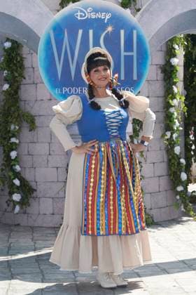 November 13, 2023, Mexico City, Ciudad de Mexico, Mexico: November 12, 2023, Mexico City, Mexico: Alma GoÂ³mez know as Cositas attends the blue carpet for Wish by Walt Disney film premiere at Cinepolis Plaza Universidad. on November 12, 2023 in Mexico City, Mexico. Mexico City Mexico - ZUMAe321 20231113_zea_e321_030 Copyright: xJaimexNogales xEyepixxGroupx