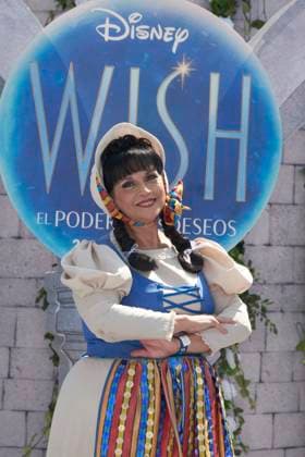 November 13, 2023, Mexico City, Ciudad de Mexico, Mexico: November 12, 2023, Mexico City, Mexico: Alma GoÂ³mez know as Cositas attends the blue carpet for Wish by Walt Disney film premiere at Cinepolis Plaza Universidad. on November 12, 2023 in Mexico City, Mexico. Mexico City Mexico - ZUMAe321 20231113_zea_e321_035 Copyright: xJaimexNogales xEyepixxGroupx