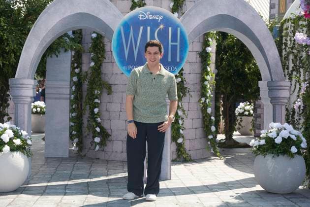 November 13, 2023, Mexico City, Ciudad de Mexico, Mexico: November 12, 2023, Mexico City, Mexico: Gerardo VeloÂ¡zquez attends the blue carpet for Wish by Walt Disney film premiere at Cinepolis Plaza Universidad. on November 12, 2023 in Mexico City, Mexico. Mexico City Mexico - ZUMAe321 20231113_zea_e321_036 Copyright: xJaimexNogales xEyepixxGroupx