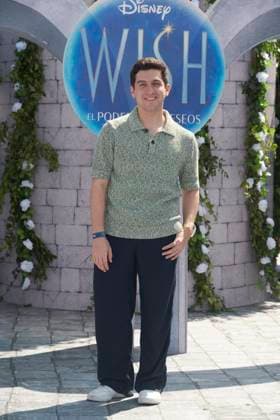 November 13, 2023, Mexico City, Ciudad de Mexico, Mexico: November 12, 2023, Mexico City, Mexico: Gerardo VeloÂ¡zquez attends the blue carpet for Wish by Walt Disney film premiere at Cinepolis Plaza Universidad. on November 12, 2023 in Mexico City, Mexico. Mexico City Mexico - ZUMAe321 20231113_zea_e321_038 Copyright: xJaimexNogales xEyepixxGroupx
