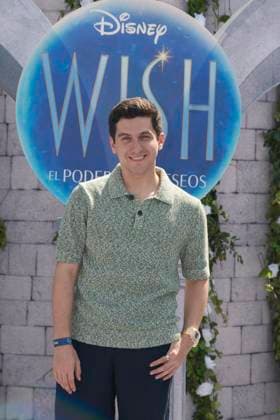 November 13, 2023, Mexico City, Ciudad de Mexico, Mexico: November 12, 2023, Mexico City, Mexico: Gerardo VeloÂ¡zquez attends the blue carpet for Wish by Walt Disney film premiere at Cinepolis Plaza Universidad. on November 12, 2023 in Mexico City, Mexico. Mexico City Mexico - ZUMAe321 20231113_zea_e321_039 Copyright: xJaimexNogales xEyepixxGroupx