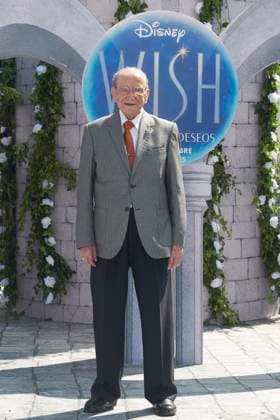 November 13, 2023, Mexico City, Ciudad de Mexico, Mexico: November 12, 2023, Mexico City, Mexico: Francisco Colmenero attends the blue carpet for Wish by Walt Disney film premiere at Cinepolis Plaza Universidad. on November 12, 2023 in Mexico City, Mexico. Mexico City Mexico - ZUMAe321 20231113_zea_e321_056 Copyright: xJaimexNogales xEyepixxGroupx